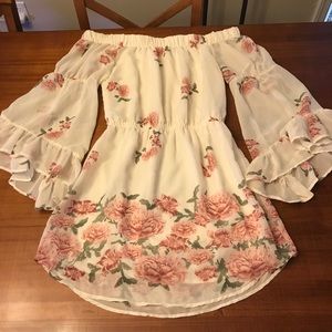 🌺 NWOT Bell Sleeve Dress
